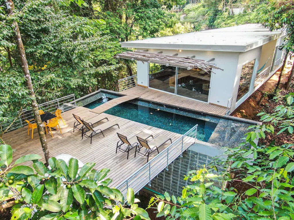 4 Bedroom Modern and Elegant Home in Gated Community – 1.42 Acres, photo 3