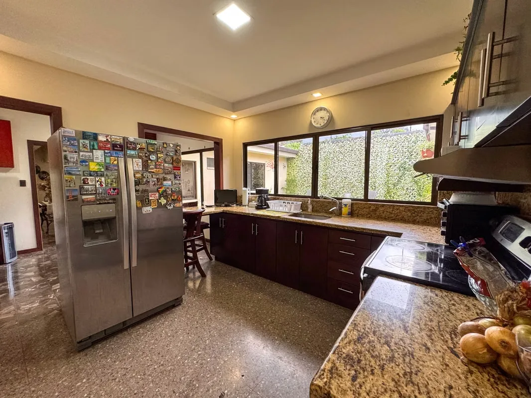 INDEPENDENT ONE LEVEL HOME FOR SALE IN BELLO HORIZONTE ESCAZÚ, photo 2