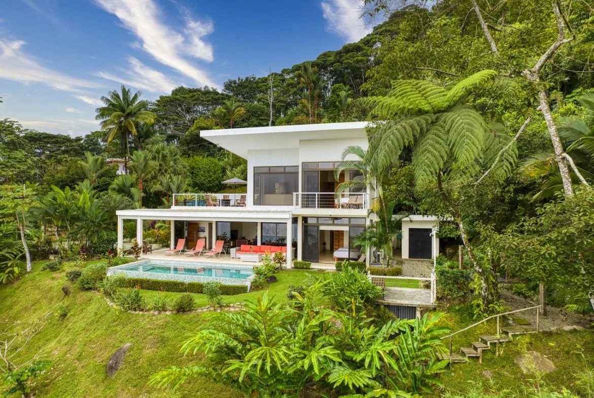 WHALE TAIL AND AMAZING OCEAN VIEWS 2 BEDROOM HOME FOR SALE, photo 2