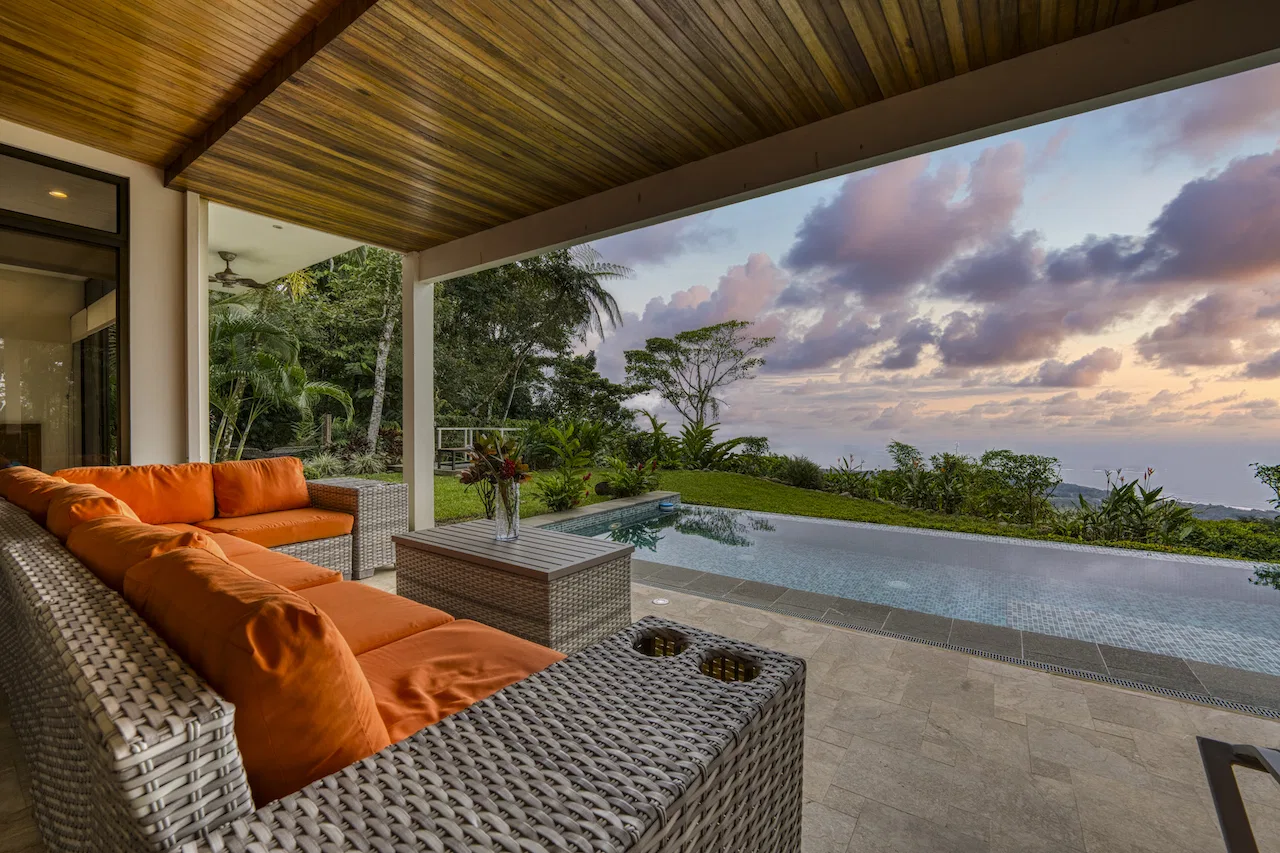 WHALE TAIL AND AMAZING OCEAN VIEWS 2 BEDROOM HOME FOR SALE, photo 5