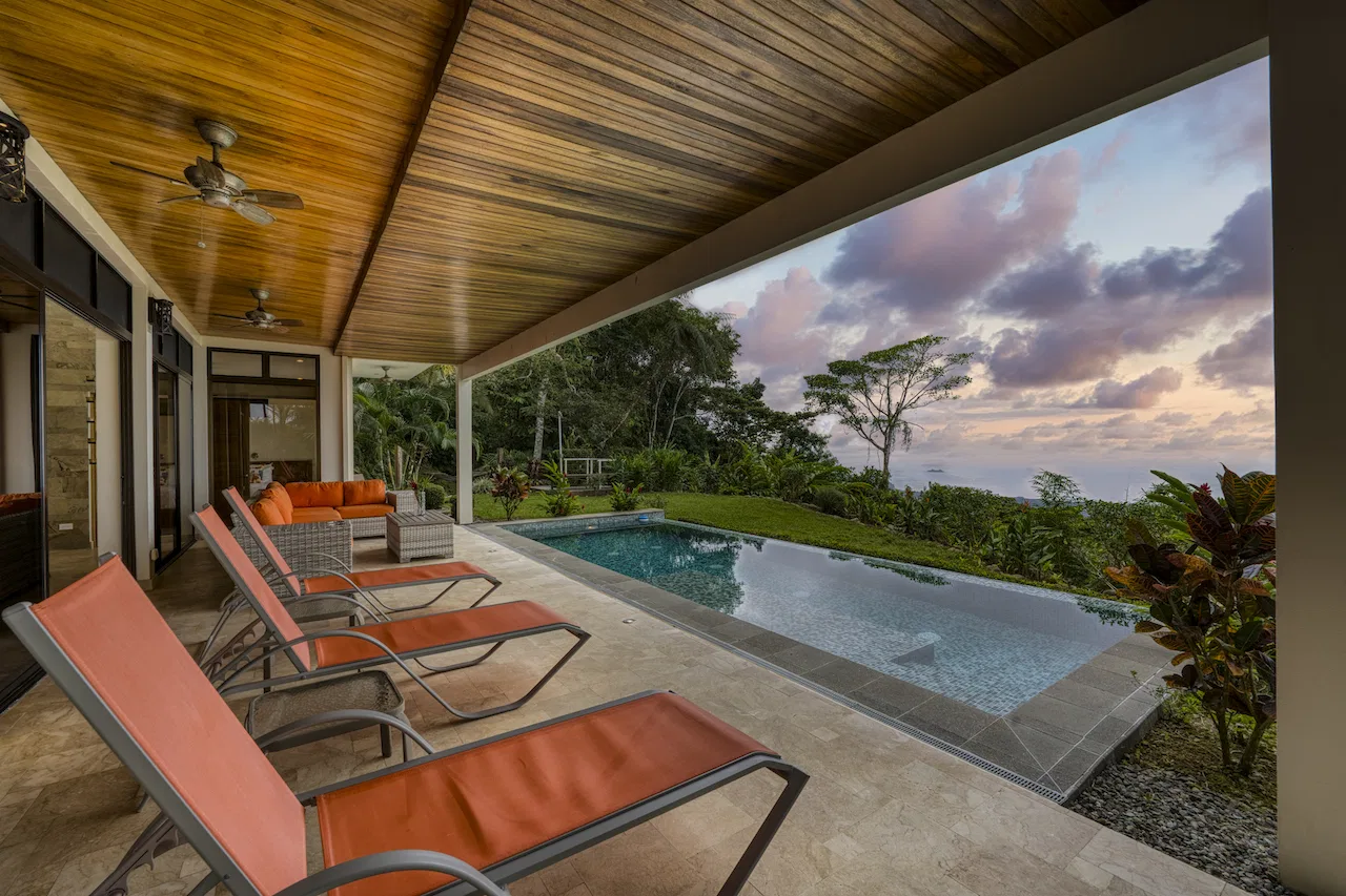 WHALE TAIL AND AMAZING OCEAN VIEWS 2 BEDROOM HOME FOR SALE, photo 9