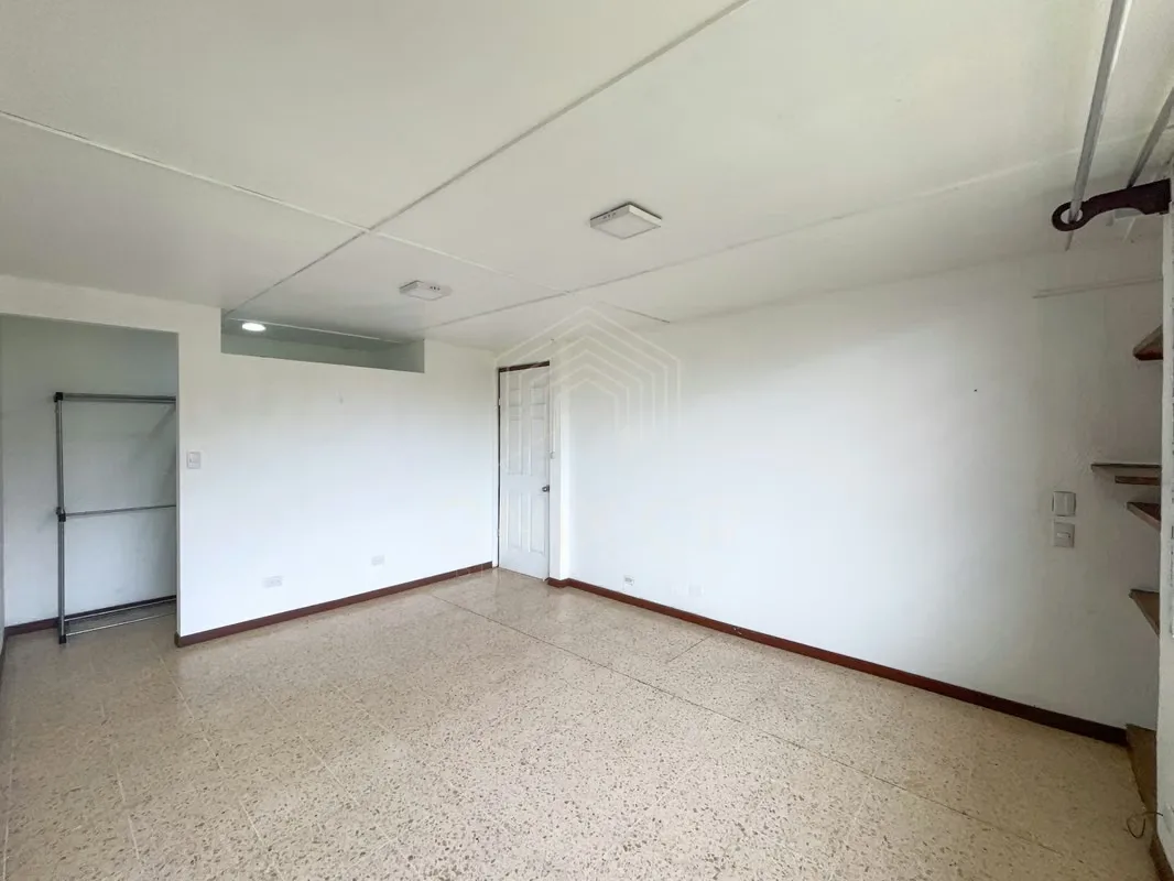 Si busca un apartamento práctico, ubicado en primer piso y con una habitación realmente amplia, esta es una excelente opción para vivir con comodidad en una zona de fácil acceso y ..., photo 9