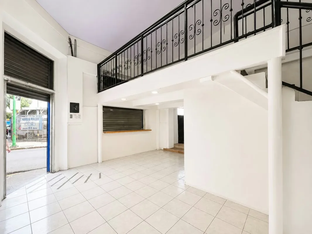 Excelente ubicación comercial en Avenida 35A, San José, a aproximadamente 50 metros del  y con fácil acceso a Avenida Segunda, en una zona de alto tránsito vehicular y ...