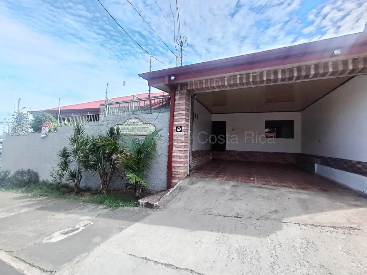 Se vende casa en heredia #26-2075 - Venta en Mercedes