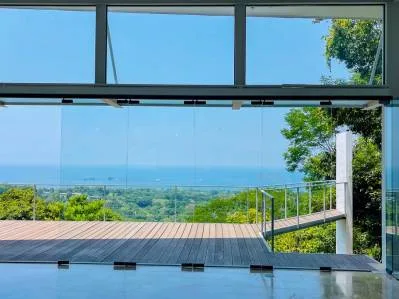 Una obra maestra de la modernidad con vista al mar dentro de una naturaleza serena, photo 6