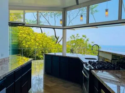 Una obra maestra de la modernidad con vista al mar dentro de una naturaleza serena, photo 10