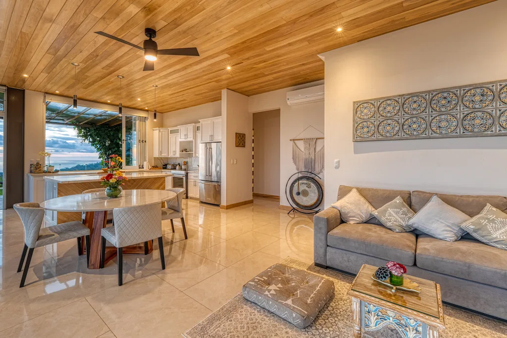 LUXURY 6 BEDROOM HOME WITH AMAZING OCEAN VIEW, photo 11