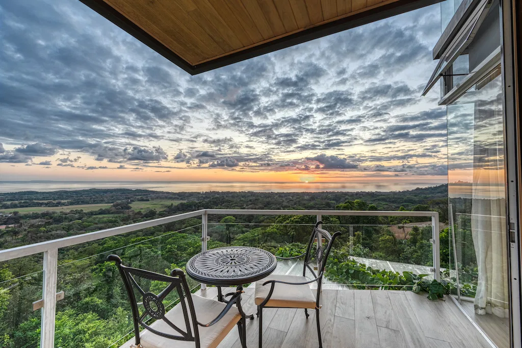 LUXURY 6 BEDROOM HOME WITH AMAZING OCEAN VIEW, photo 14