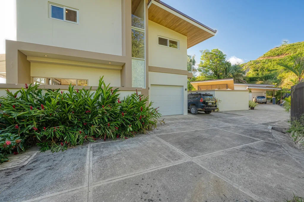 LUXURY 6 BEDROOM HOME WITH AMAZING OCEAN VIEW, photo 15