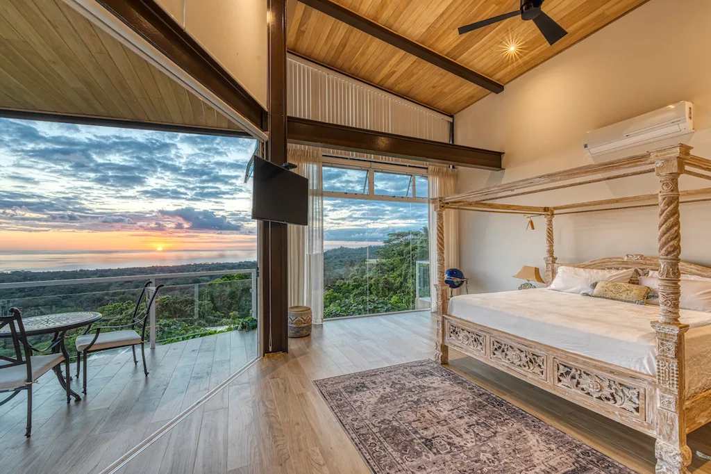 LUXURY 6 BEDROOM HOME WITH AMAZING OCEAN VIEW, photo 16