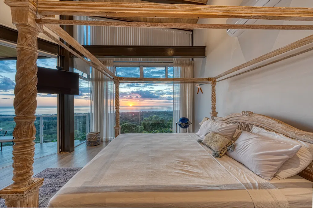 LUXURY 6 BEDROOM HOME WITH AMAZING OCEAN VIEW, photo 17