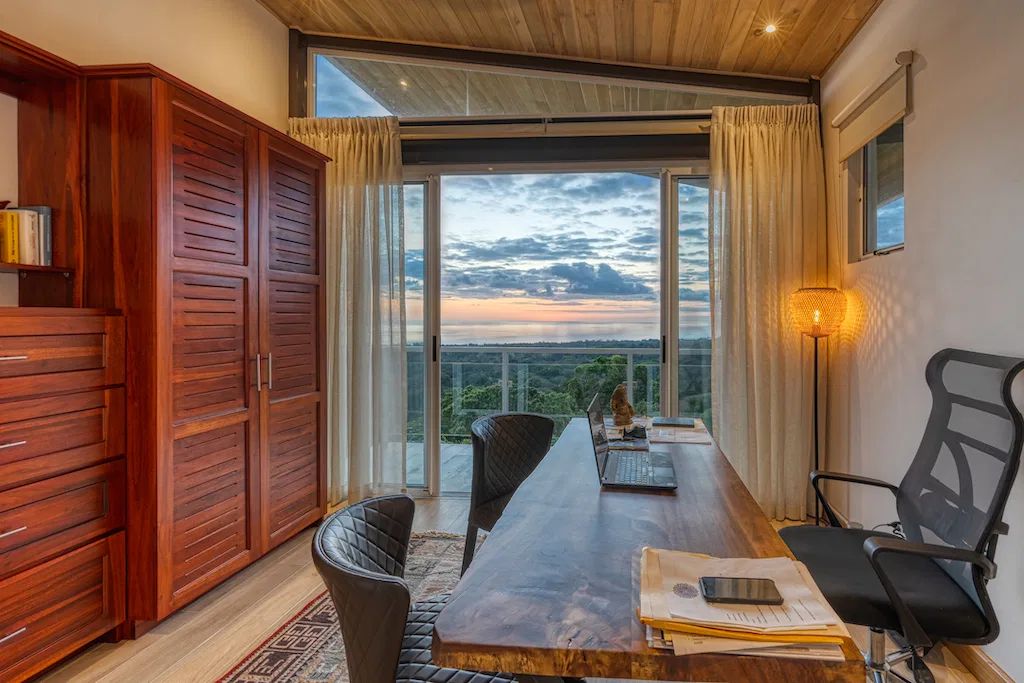 LUXURY 6 BEDROOM HOME WITH AMAZING OCEAN VIEW, photo 20