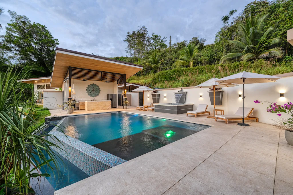 LUXURY 6 BEDROOM HOME WITH AMAZING OCEAN VIEW, photo 3