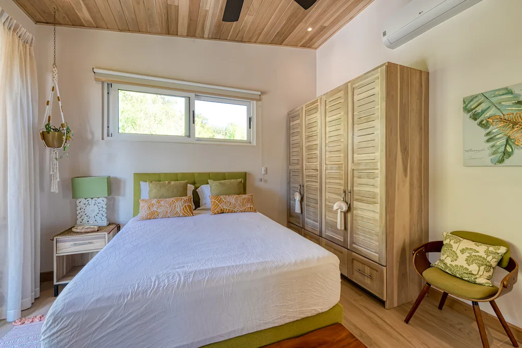 LUXURY 6 BEDROOM HOME WITH AMAZING OCEAN VIEW, photo 21