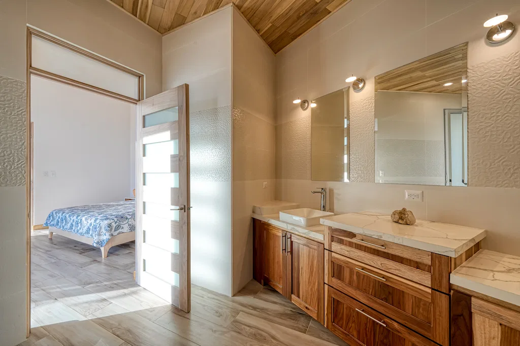 LUXURY 6 BEDROOM HOME WITH AMAZING OCEAN VIEW, photo 24