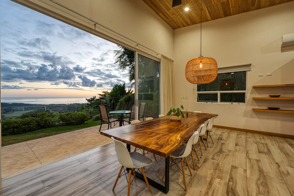LUXURY 6 BEDROOM HOME WITH AMAZING OCEAN VIEW, photo 5