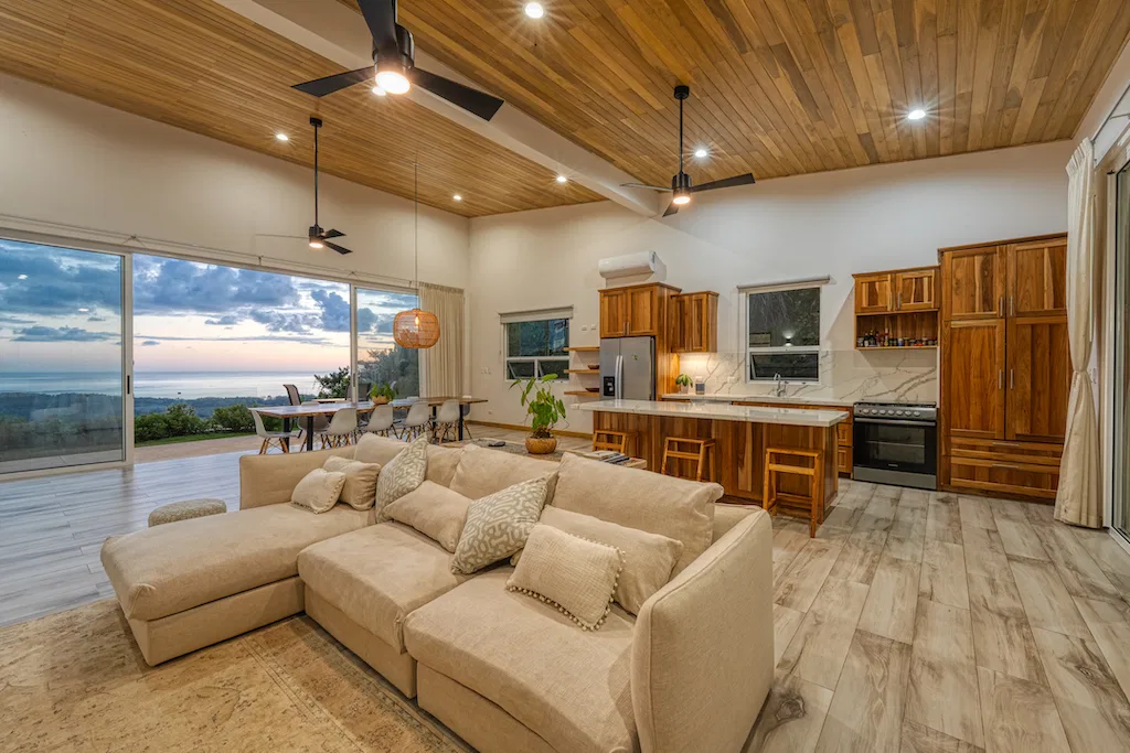 LUXURY 6 BEDROOM HOME WITH AMAZING OCEAN VIEW, photo 6