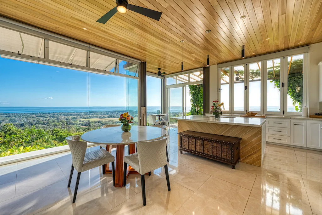 LUXURY 6 BEDROOM HOME WITH AMAZING OCEAN VIEW, photo 7