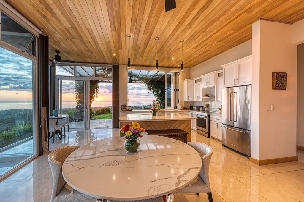 LUXURY 6 BEDROOM HOME WITH AMAZING OCEAN VIEW, photo 10