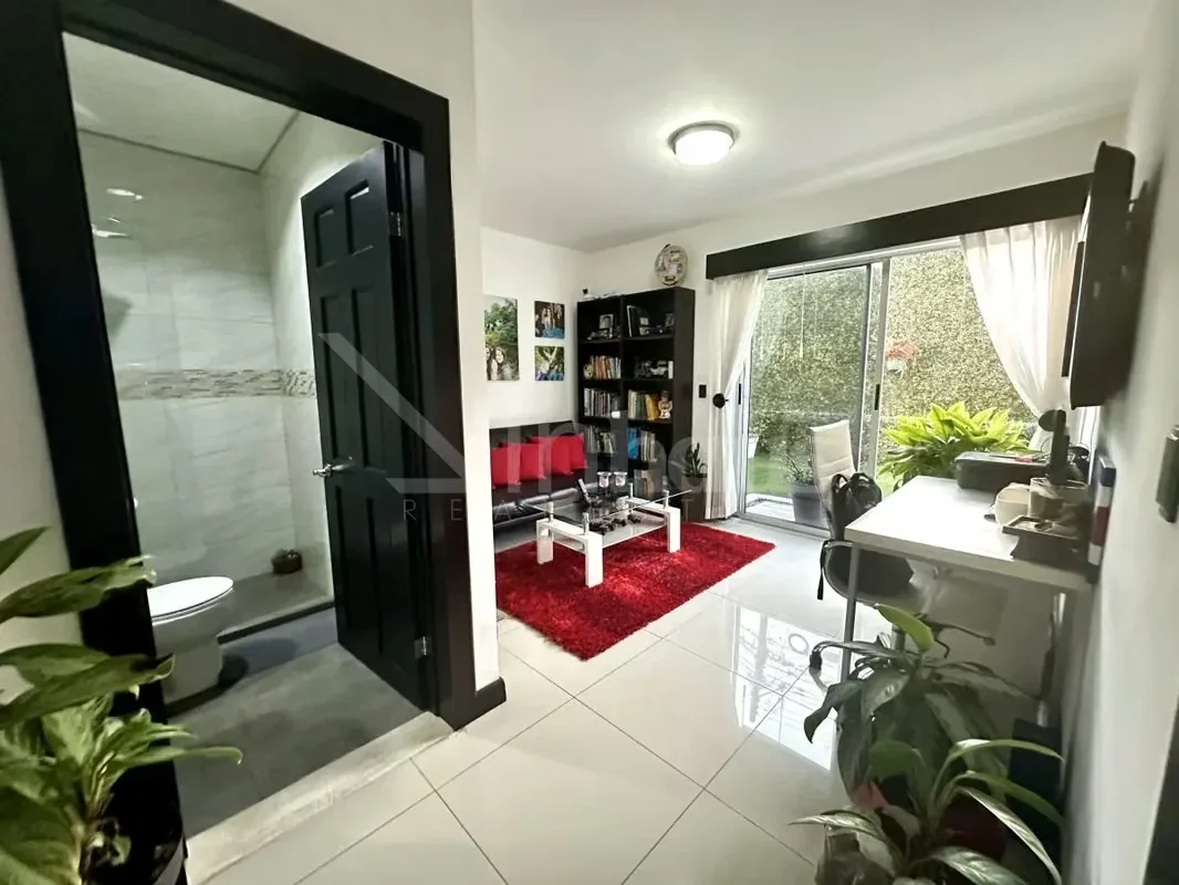 Ubicada en una zona residencial tranquila de Sabanilla, Montes de Oca, esta propiedad en condominio de 320 metros cuadrados de construcción sobre un lote de 252 metros cuadrados ofrece ..., photo 6