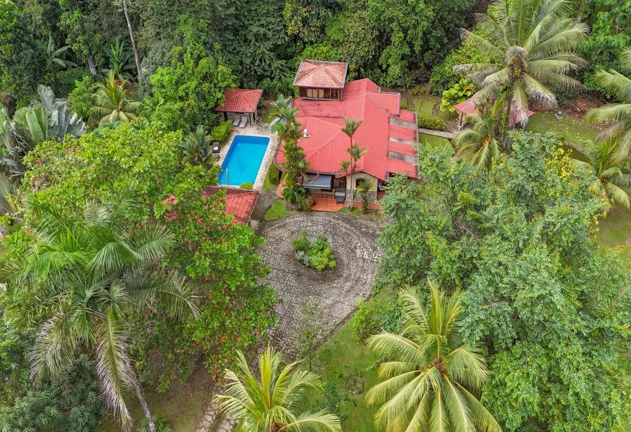 RIVERFRONT PROPERTY WITH 3 BEDROOM HOME AND HUGE GARDEN AREA, photo 25