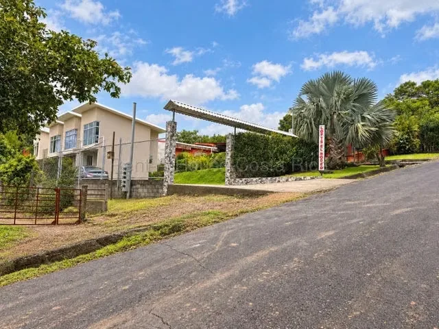 Alquiler de Hermoso Loft Amueblado y Equipado con menaje en Mora-Colón.