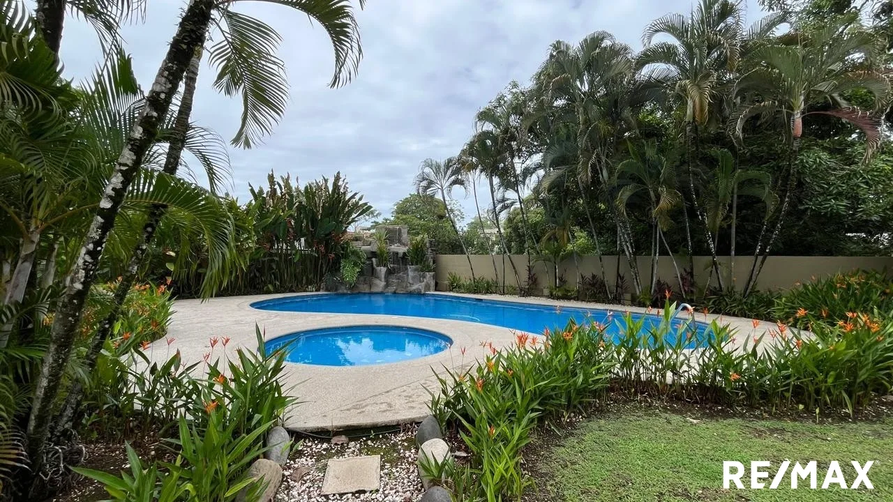 Walk to Beach Condo in Jaco