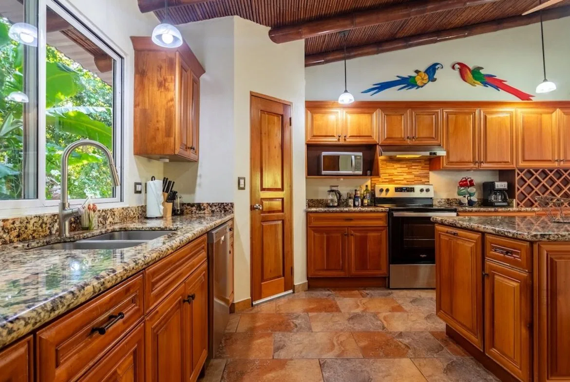 PROPERTY WITH THREE BEDROOMS AND OCEAN FRONT VIEWS, IN PUERTO NUEVO – 5.8 ACRES, photo 11