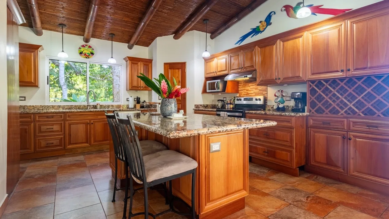 PROPERTY WITH THREE BEDROOMS AND OCEAN FRONT VIEWS, IN PUERTO NUEVO – 5.8 ACRES, photo 12