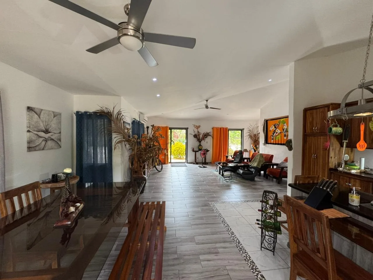 Casa Amarilla -Beautiful Concrete Home for Sale in Cabo Blanco de Lepanto, photo 5