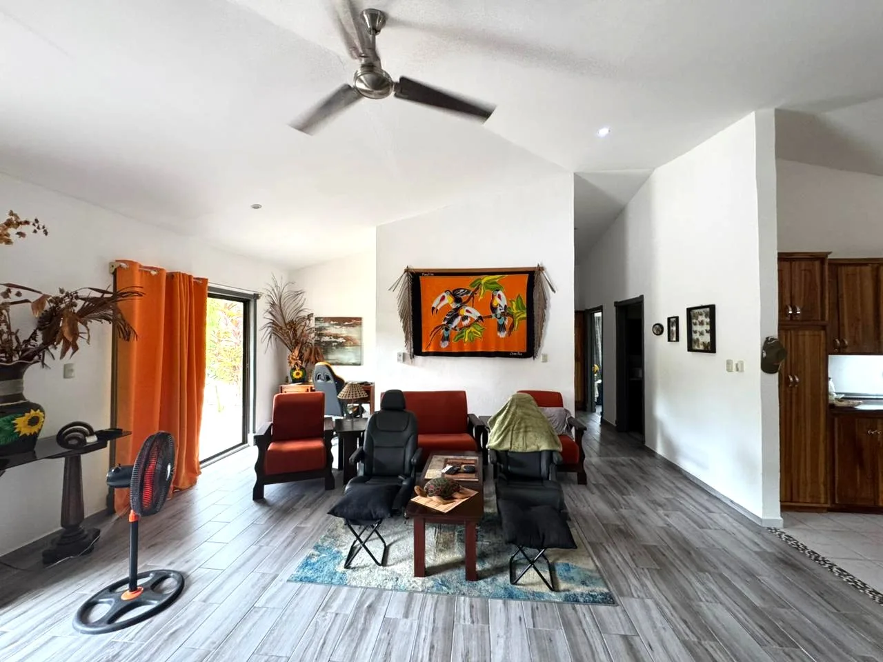 Casa Amarilla -Beautiful Concrete Home for Sale in Cabo Blanco de Lepanto, photo 9