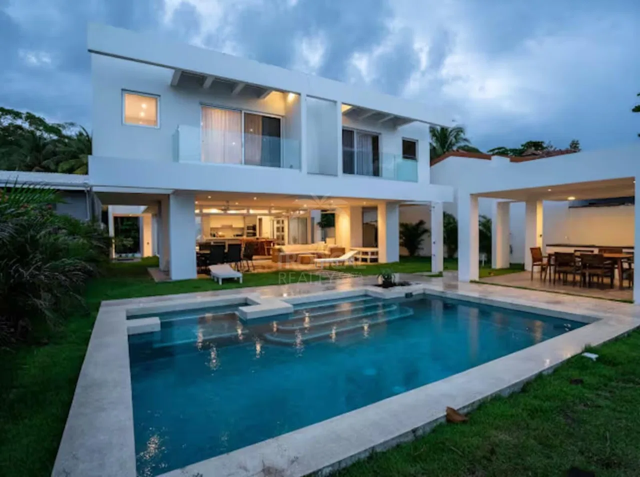 Unique Oceanfront Investment Opportunity in Playa Tivives, Puntarenas