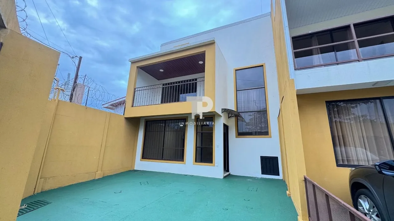 Este hermoso apartamento se encuentra localizado a tan solo 700 m del Mas x Menos de San Pablo Norte.