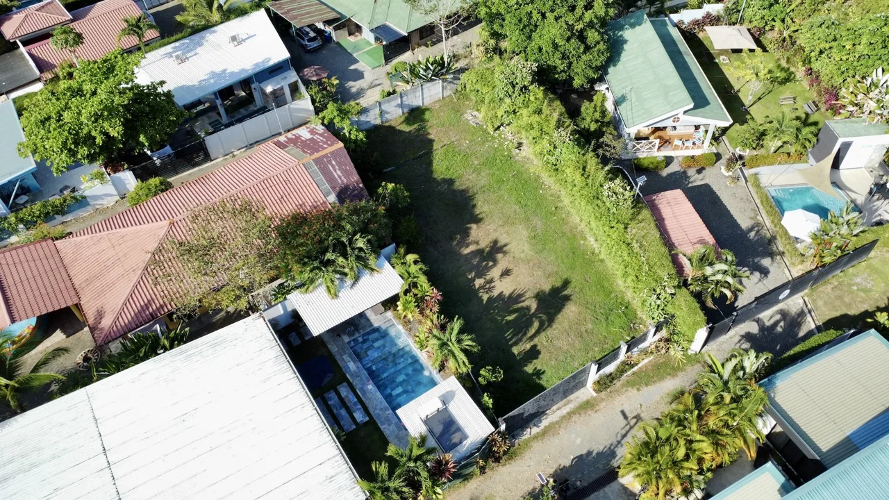 BUILDING PROPERTY IN THE MIDDLE OF THE TOWN, IN BAHIA BALLENA – 0.10 ACRES, photo 3