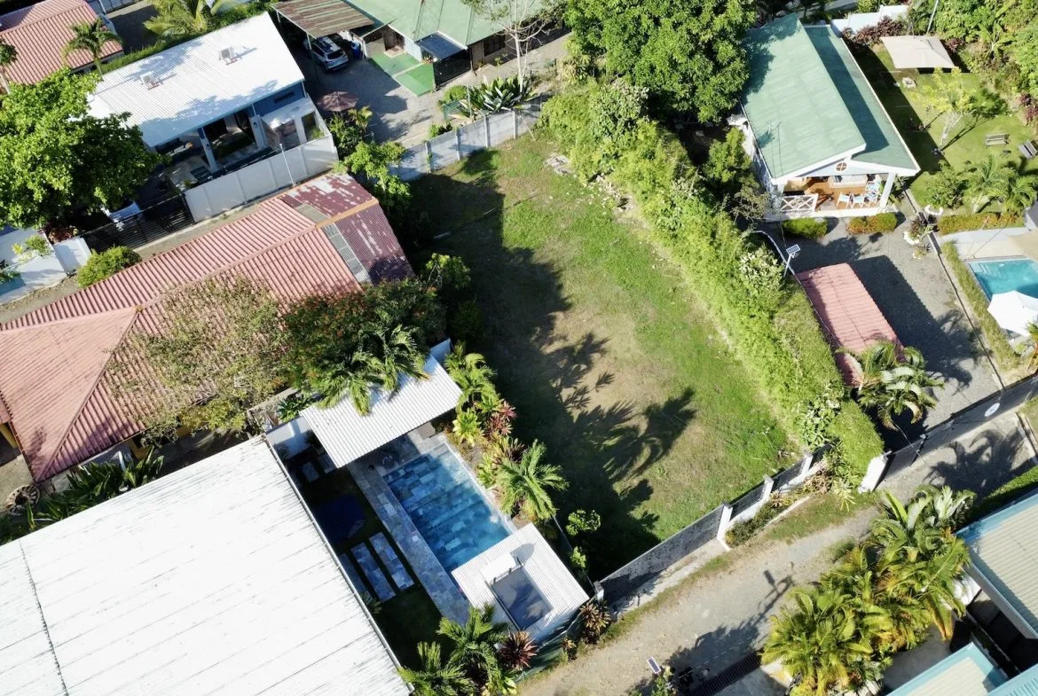 BUILDING PROPERTY IN THE MIDDLE OF THE TOWN, IN BAHIA BALLENA – 0.10 ACRES, photo 4