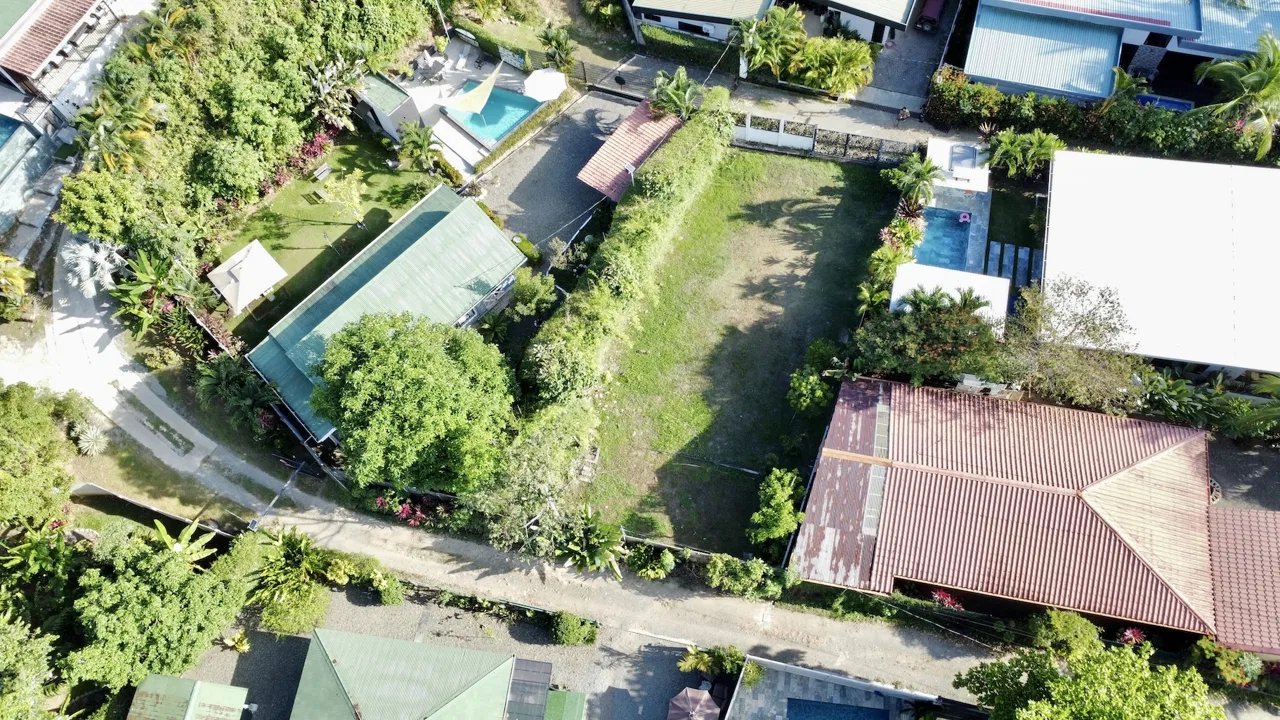 BUILDING PROPERTY IN THE MIDDLE OF THE TOWN, IN BAHIA BALLENA – 0.10 ACRES, photo 5