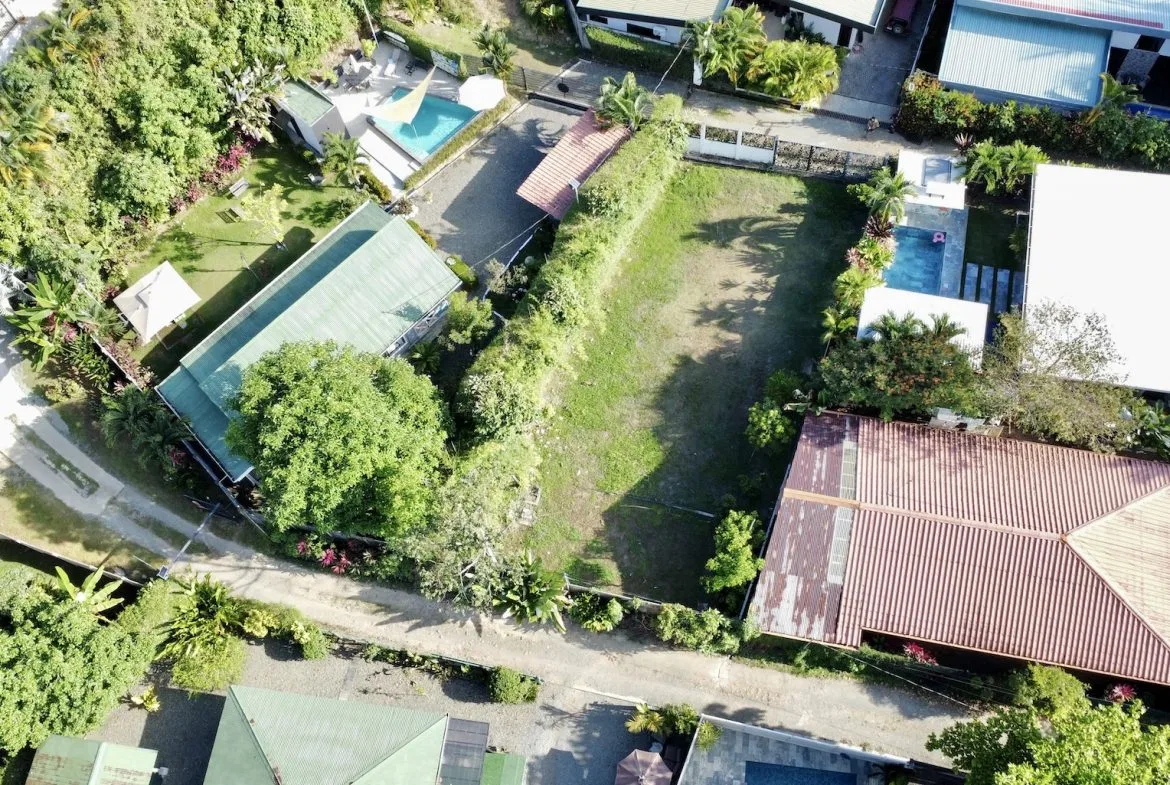 BUILDING PROPERTY IN THE MIDDLE OF THE TOWN, IN BAHIA BALLENA – 0.10 ACRES, photo 6