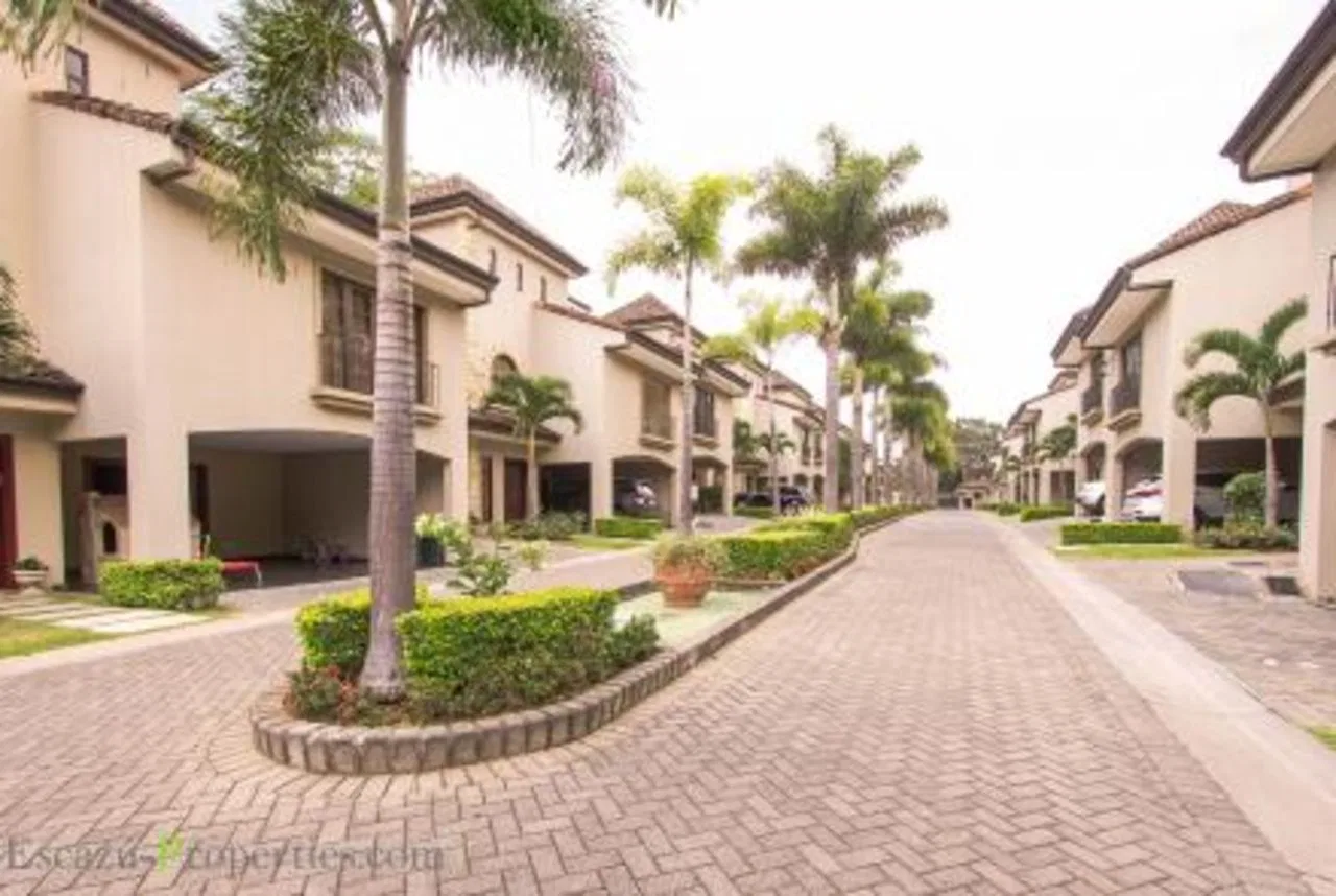 venta de condominio en los laureles