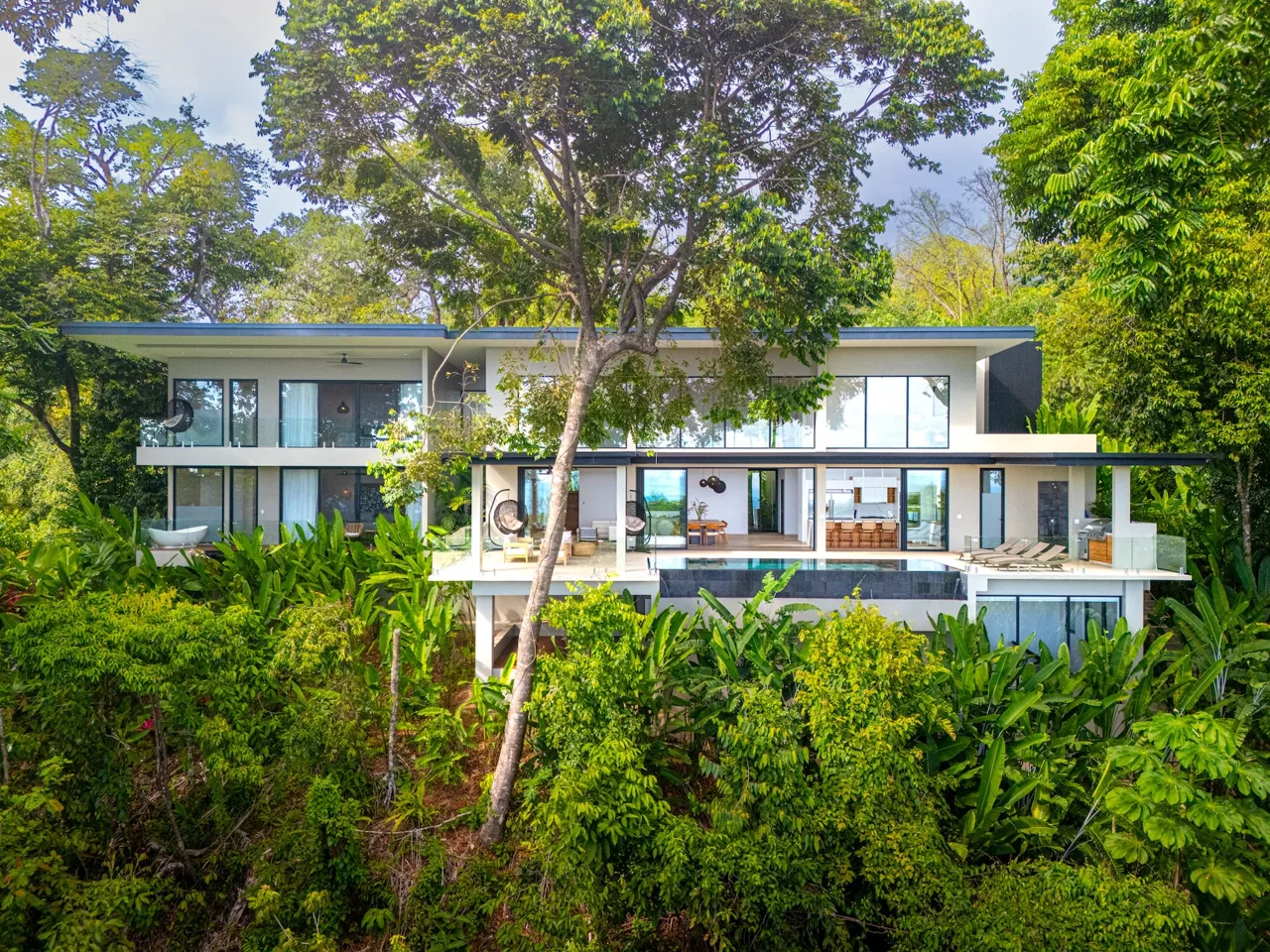 CASA COLIBRI LUXURY PROPERTY WITH FOUR BEDROOMS AND PANORAMIC OCEAN VIEWS, IN PLAYA HERMOSA – 1 ACRES