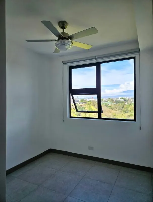 Alquiler de moderno apartamento nuevo de 2 hab. Condominio Núcleo, Sabana., photo 6