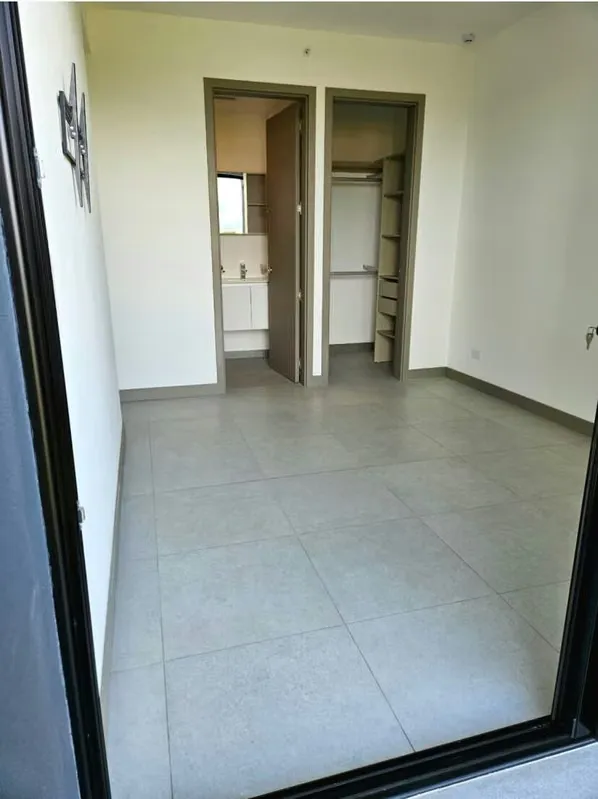 Alquiler de moderno apartamento nuevo de 2 hab. Condominio Núcleo, Sabana., photo 8
