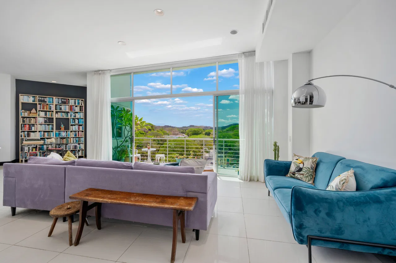 2 Bed Condo in Heart of Tamarindo - Light-Filled Living with Proven ROI