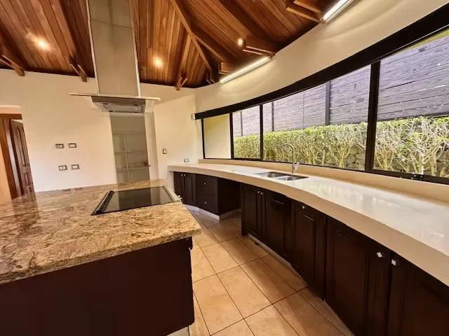Área de construcción: 550 m² – Área de terreno: 687 m² – Año de construcción: 2010, photo 16