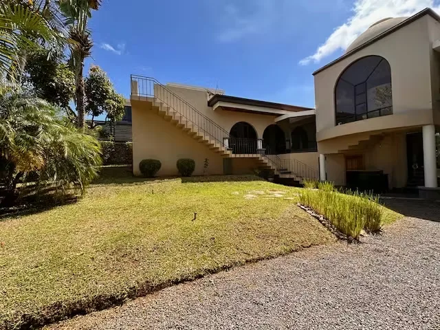 Área de construcción: 550 m² – Área de terreno: 687 m² – Año de construcción: 2010, photo 6