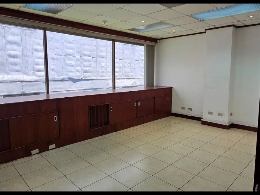 Local para oficinade 215.73 m2, incluye 4 estacionamientos techados