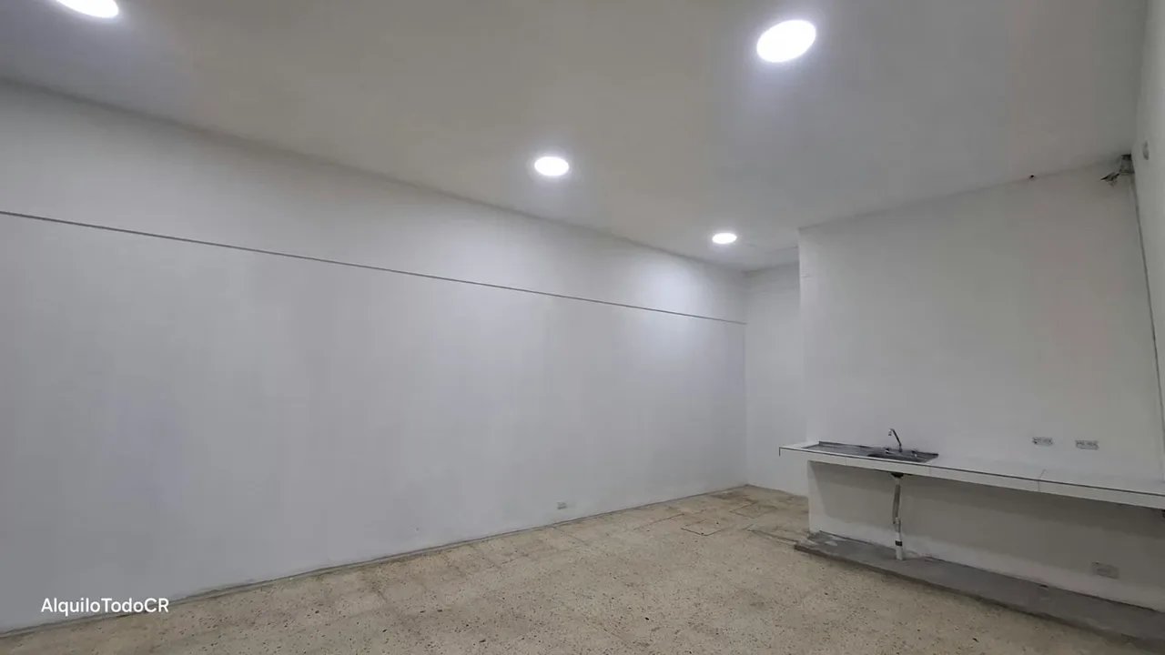 Descubre el espacio perfecto para hacer brillar tu marca. Con 240 metros cuadrados diseñados con paneles de cristal de piso a techo, este local ofrece una visibilidad inigualable en el ..., photo 5