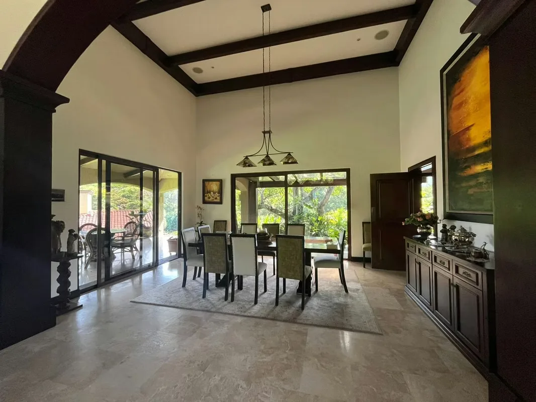 Ubicada en el exclusivo Condominio Jaragua, en Brasil de Mora, esta espectacular residencia ofrece el equilibrio perfecto entre privacidad, naturaleza y comodidad. Si sueñas con vivir ..., photo 2