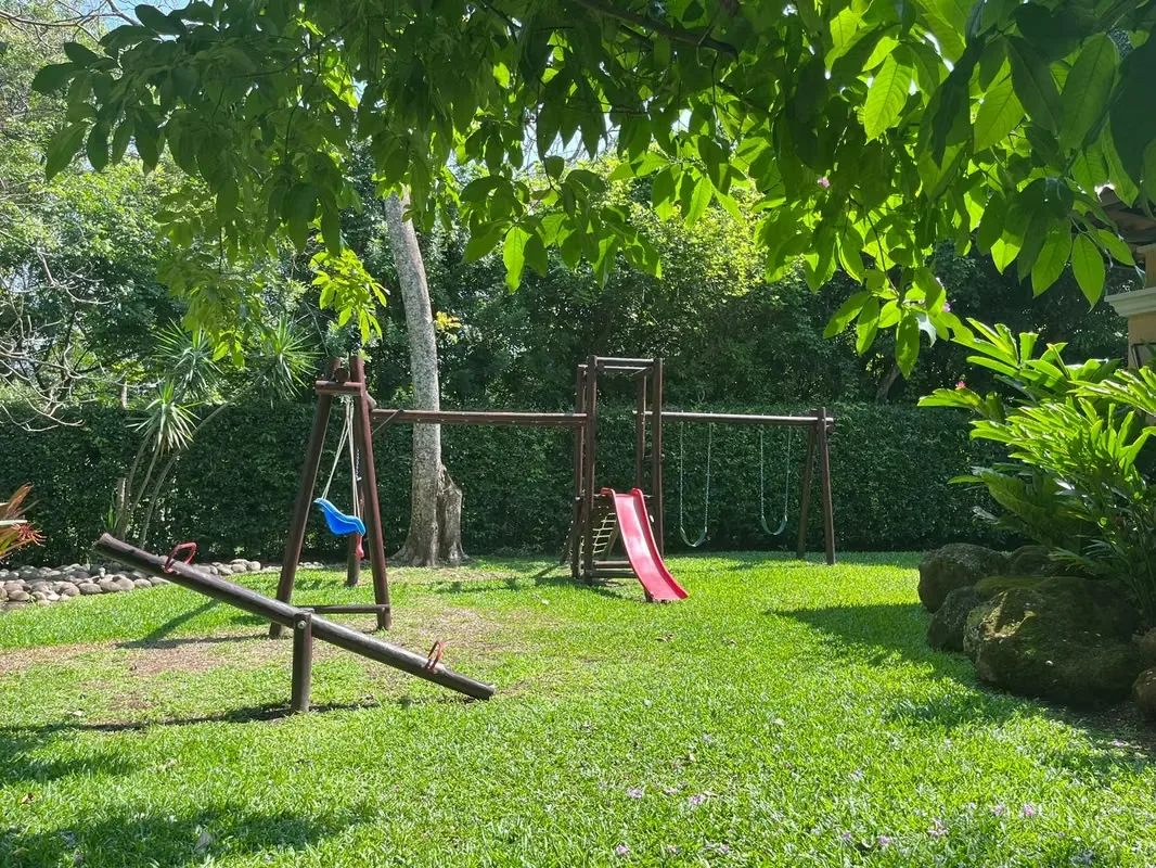 Ubicada en el exclusivo Condominio Jaragua, en Brasil de Mora, esta espectacular residencia ofrece el equilibrio perfecto entre privacidad, naturaleza y comodidad. Si sueñas con vivir ..., photo 12