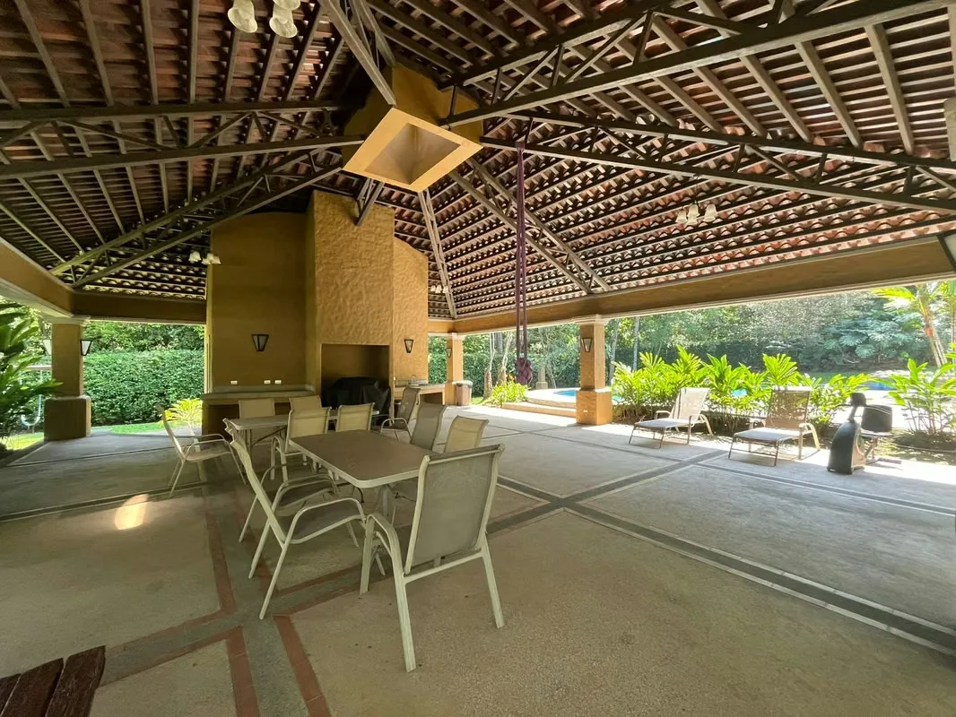 Ubicada en el exclusivo Condominio Jaragua, en Brasil de Mora, esta espectacular residencia ofrece el equilibrio perfecto entre privacidad, naturaleza y comodidad. Si sueñas con vivir ..., photo 6