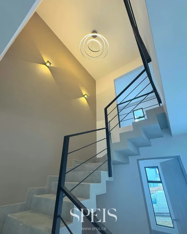 Ubicada en Condominio Hacienda Peraz, esta residencia de dos niveles amplios espacios y acabados contemporáneos, ideal para quienes buscan comodidad y seguridad en una de las zonas de ..., photo 3